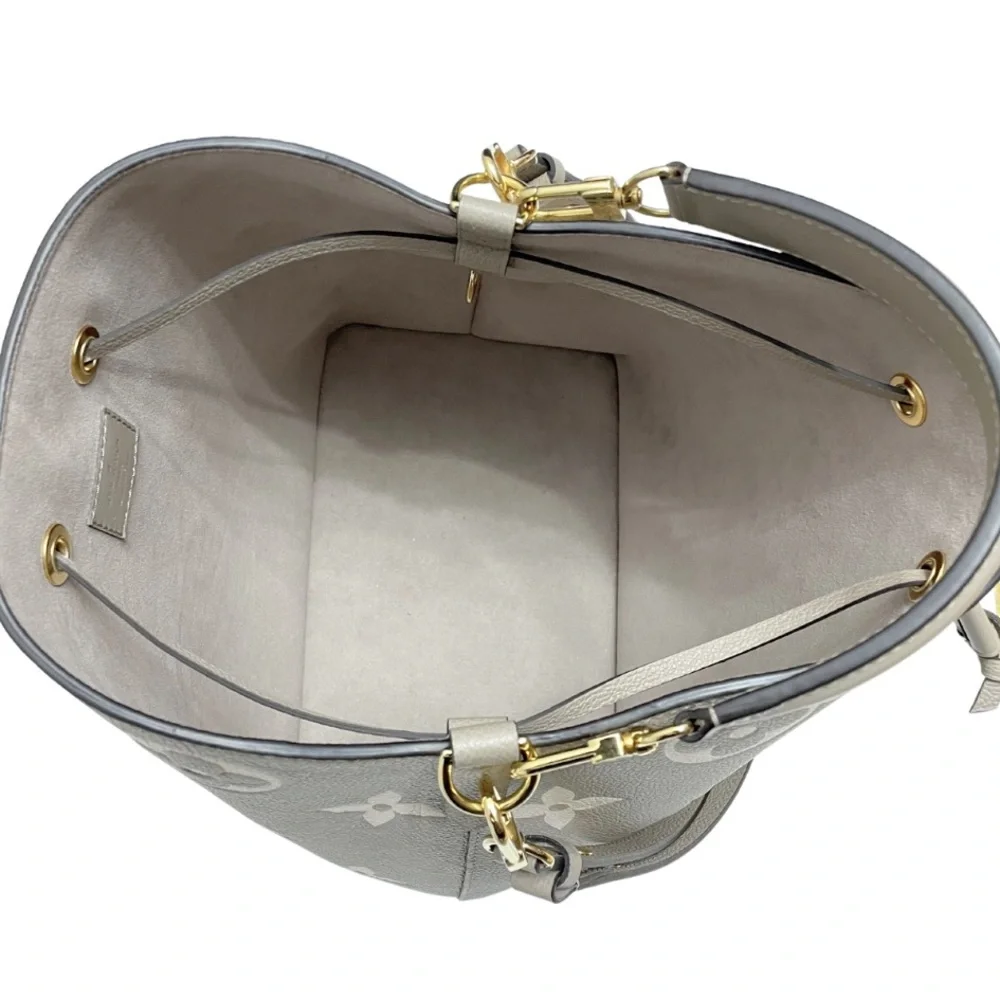 Louis Vuitton NeoNoe Giant Flower Monogram
Gray Cream Leather Bag & Pouch - Picture 6 of 10